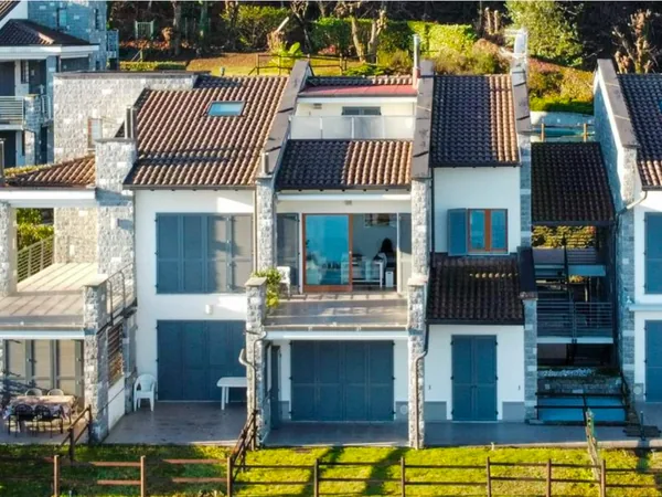 The Armonie del Lago buildings with their balconies and lawns